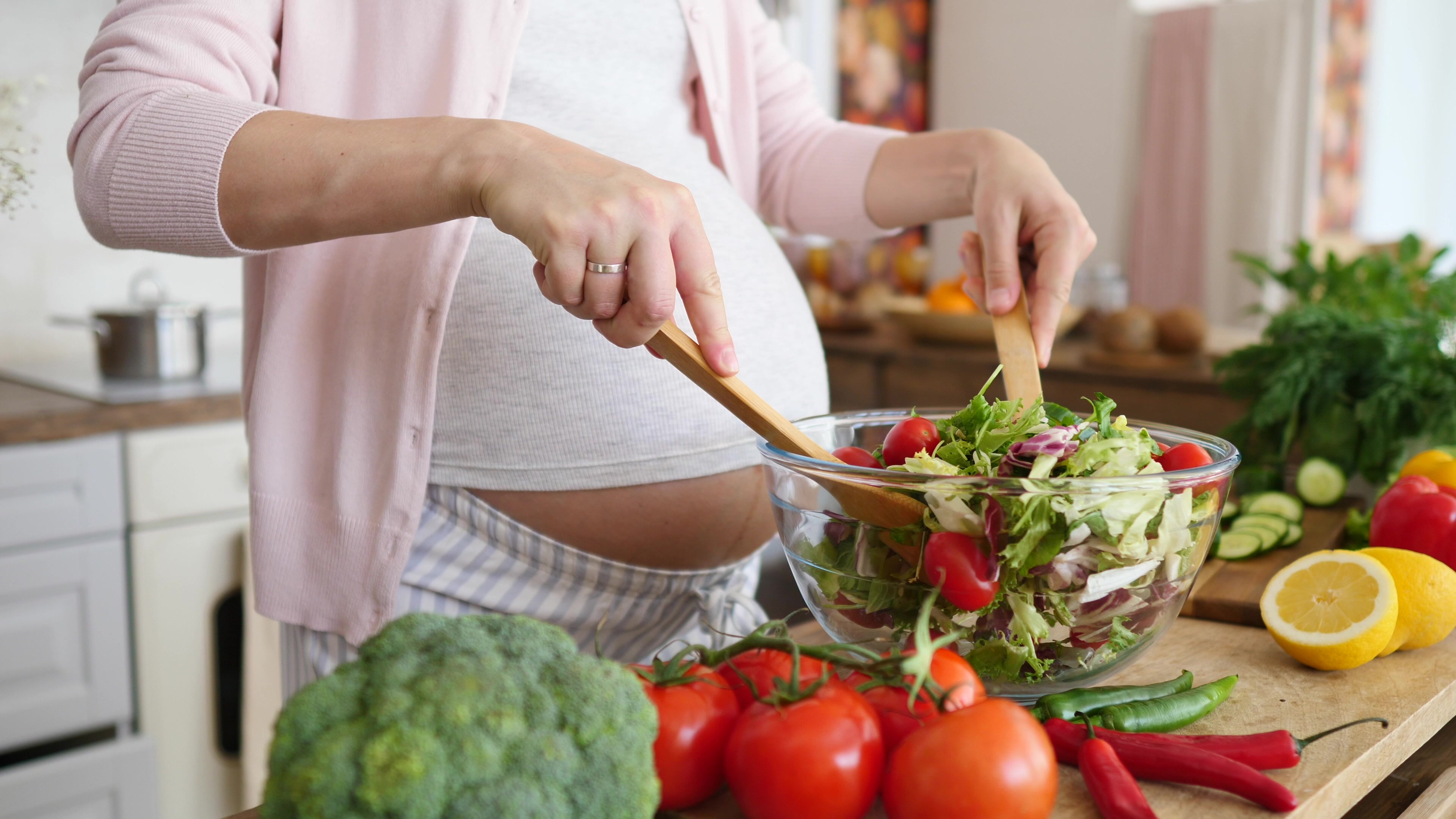 Un régime alimentaire riche en végétaux, fruits ou légumes, à défaut d’être végétarien ou végétalien offre des avantages pour la santé bien documentés. Un de ces bénéfices, moins étudié est la réduction du risque de progression du cancer de la prostate (Visuel Adobe Stock 310402950)